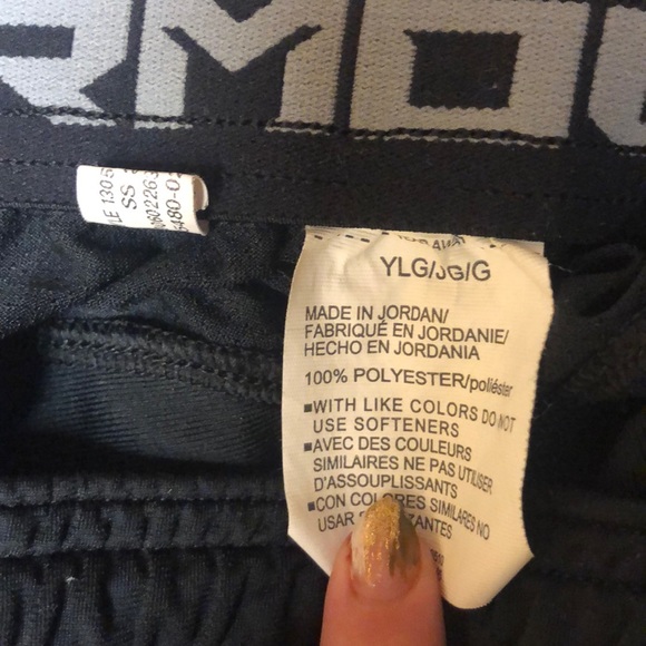 💜SOLD💜Black Under Armour Shorts Youth Large - Picture 3 of 3